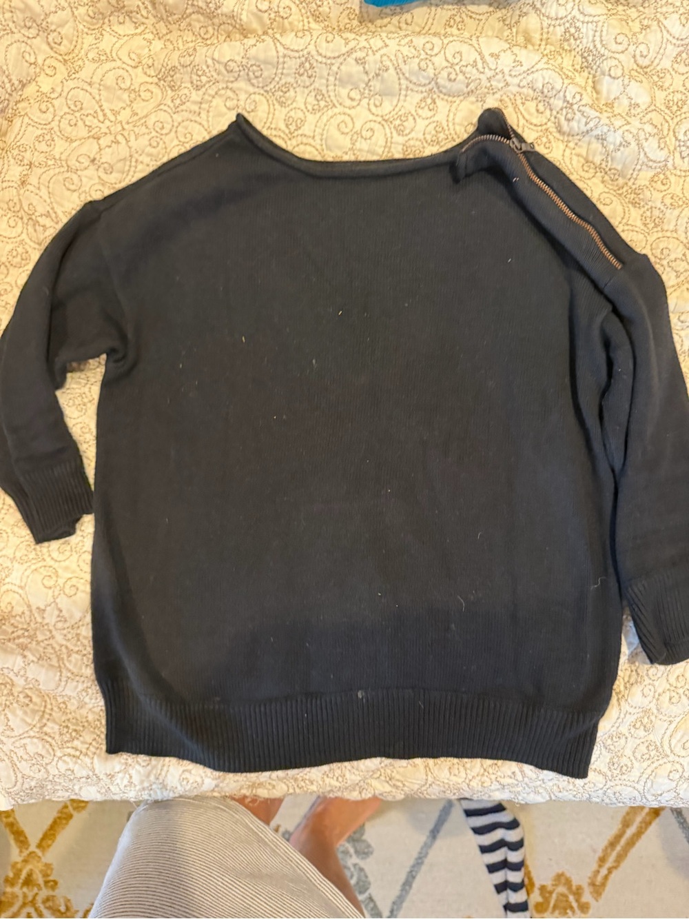 Gap Women's Black Crewneck Sweater with Shoulder Zipper size S